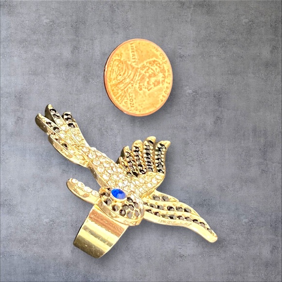 Paved Humming bird ring size 7, gold tone - Picture 4 of 7